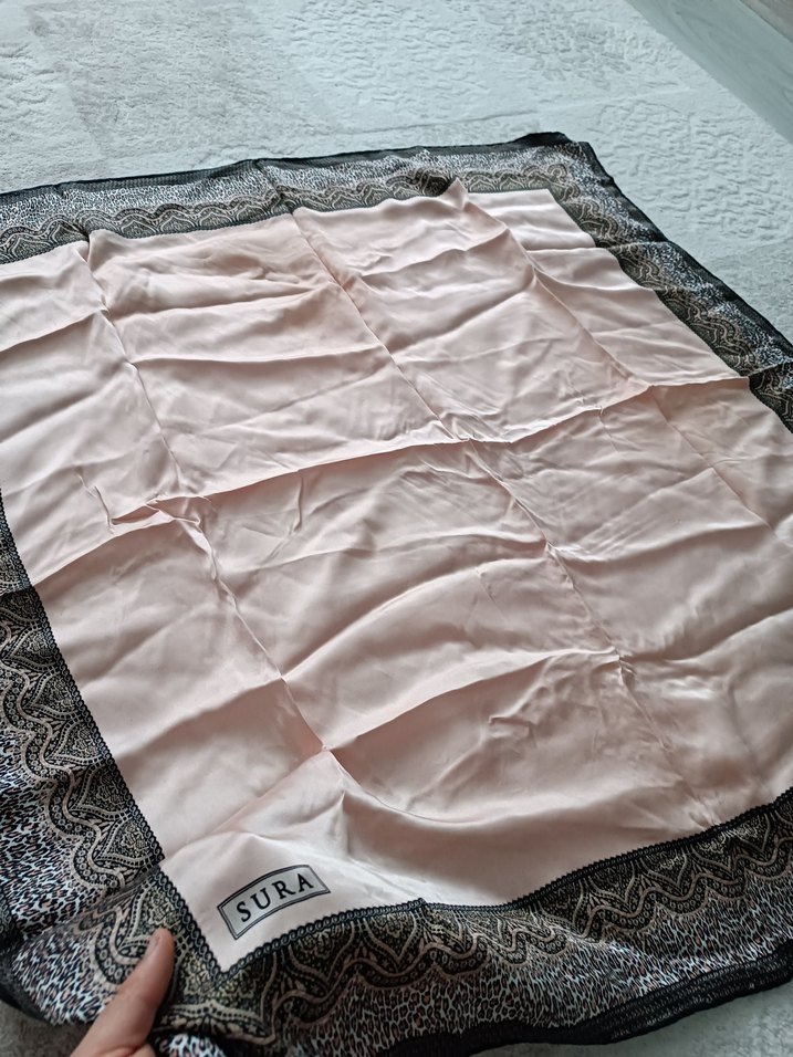 Sura marka Pembe saf İpek Eşarp - Görsel 2