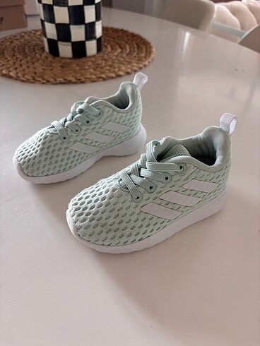 Adidas yürüyüş ayakkabısı