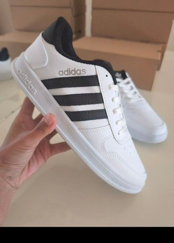 adidas Beyaz Siyah Spor Ayakkabı