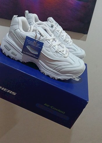 Skechers Beyaz Bağcıklı Platform Topuklu Kadın Spor Ayakkabı