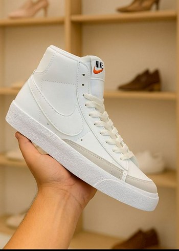 Beyaz Nike Stiletto Topuklu Spor Ayakkabı - Görsel 2