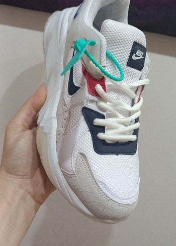 Nike Beyaz Gri Kadın Spor Ayakkabı