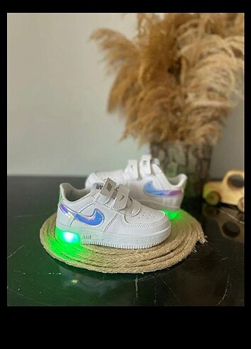 Işıklı ayakkabı 