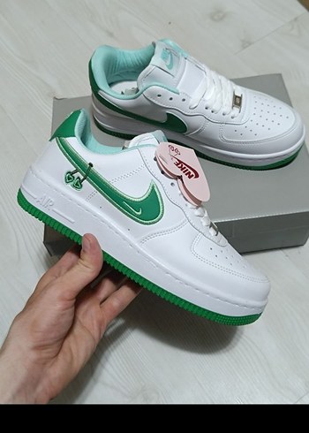 Beyaz-Yeşil Nike Stiletto Topuklu Spor Ayakkabı