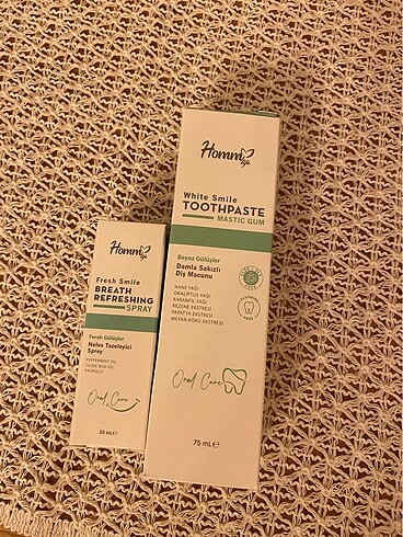Diş macunu ve HOMM LIFE NEFES TAZELEYİCİ AĞIZ SPREYİ 25 ML