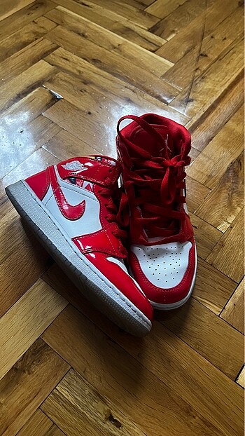 Nike jordan kırmızı bilekl