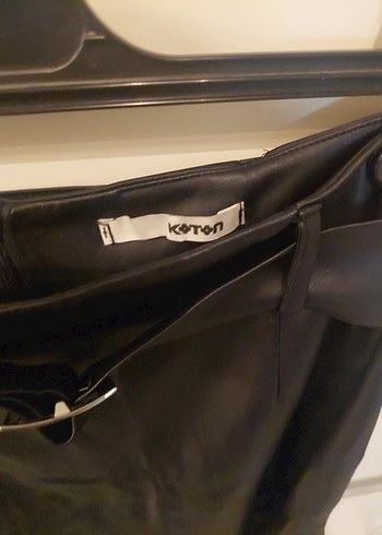 Kemerli Siyah Midi Deri Etek etiketli - Görsel 4