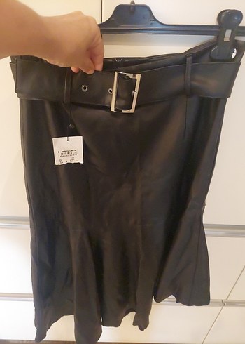 Kemerli Siyah Midi Deri Etek etiketli - Görsel 2