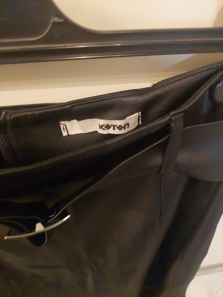 Kemerli Siyah Midi Deri Etek etiketli - Görsel 4