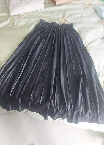 Siyah Parlak Pileli Uzun Etek - Görsel 4