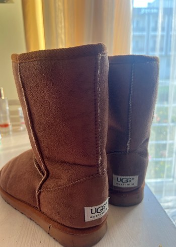 Ugg 39