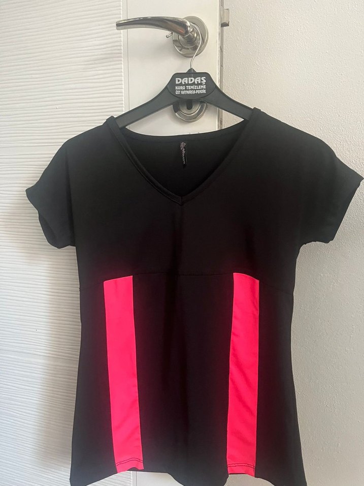 Pembe Şeritli Siyah V Yaka Spor Takım - Görsel 4