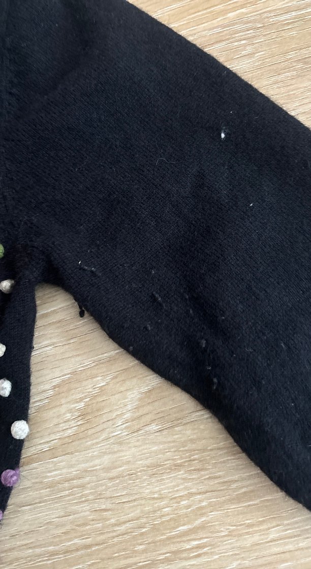 Nakışlı V Yaka Düğmeli Siyah Kadın Hırka - Görsel 5