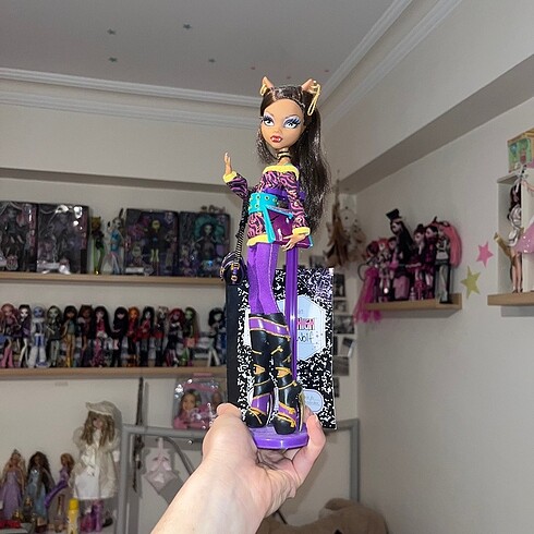 schools out clawdeen