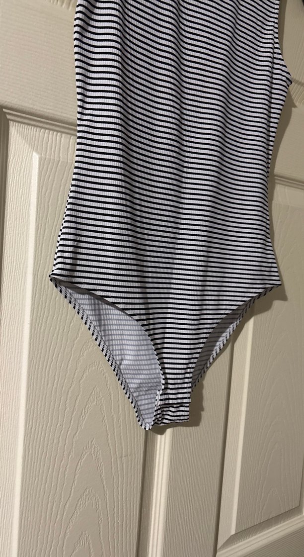 Yüksek Yakalı Çizgili Kolsuz Body - Görsel 3