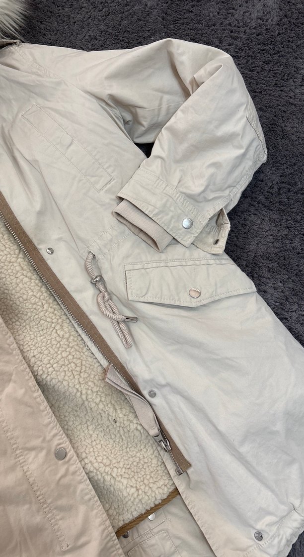 Bershka Kadın Beyaz Peluş Detaylı Midi Mont - Görsel 3