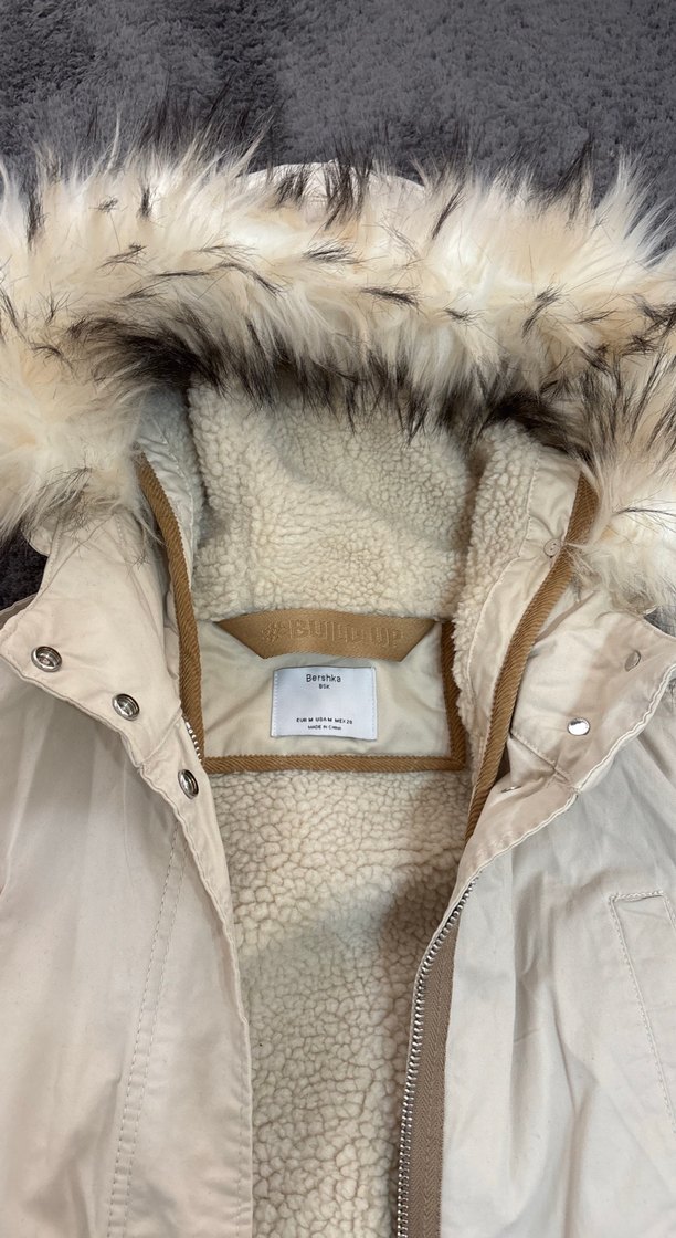 Bershka Kadın Beyaz Peluş Detaylı Midi Mont - Görsel 4