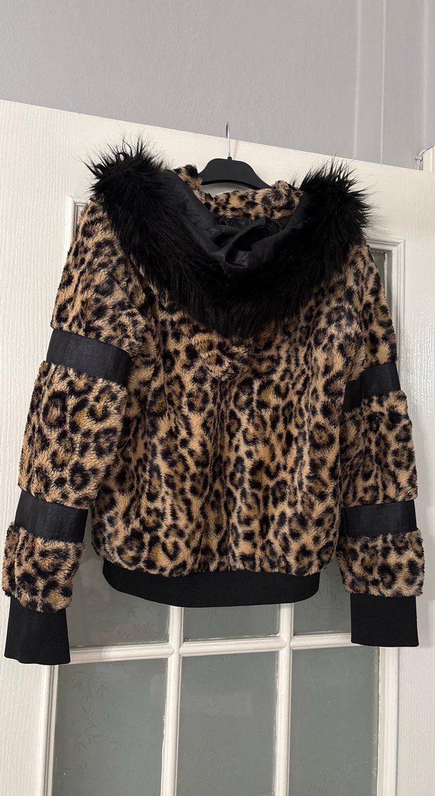 Leopar Desenli Kapüşonlu Kadın Kürk Mont - Görsel 5