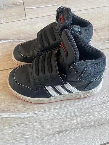 25 Beden siyah Renk Adidas spor ayakkabı