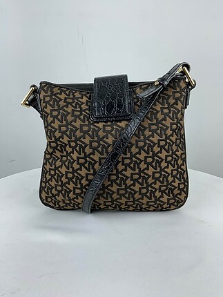 DKNY DKNY Çapraz Çanta %70 İndirimli.
