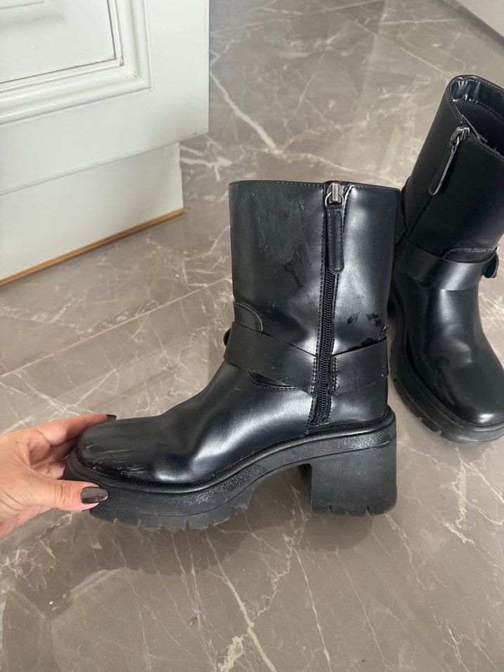 Tokalı Siyah Deri Goth Botlar - Görsel 4