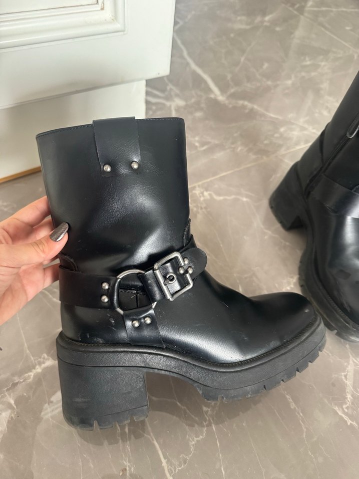 Tokalı Siyah Deri Goth Botlar - Görsel 5