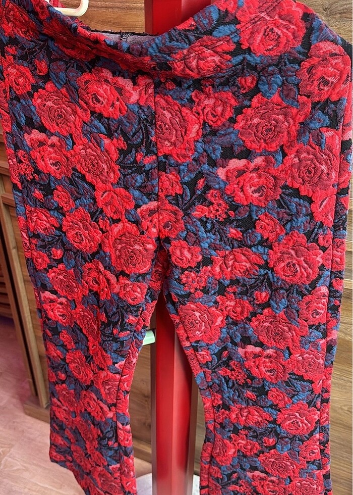 Pantolon gul desenli islemeli - Görsel 2