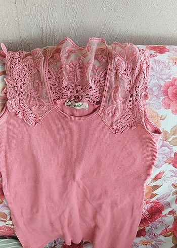 Dantel Detaylı Pembe Kolsuz