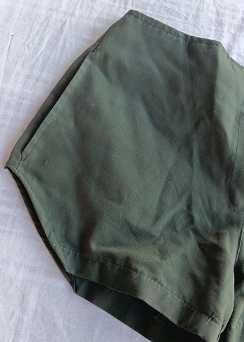 Düğmeli Salaş Haki Mini Şort - Görsel 3