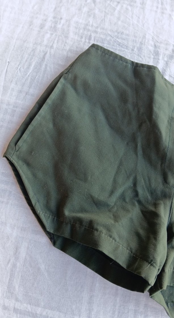 Düğmeli Salaş Haki Mini Şort - Görsel 3