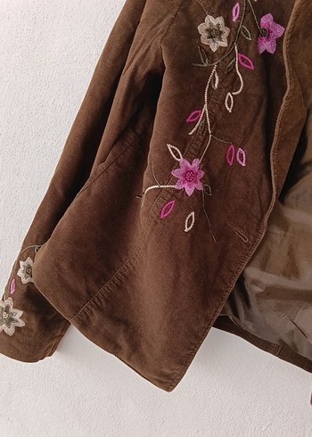 Düğmeli Kahverengi Nakışlı Kadın Süet Ceket - Görsel 2