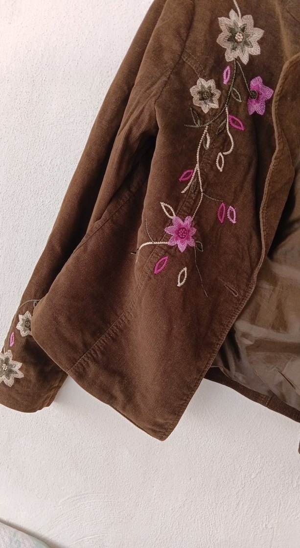 Düğmeli Kahverengi Nakışlı Kadın Süet Ceket - Görsel 2