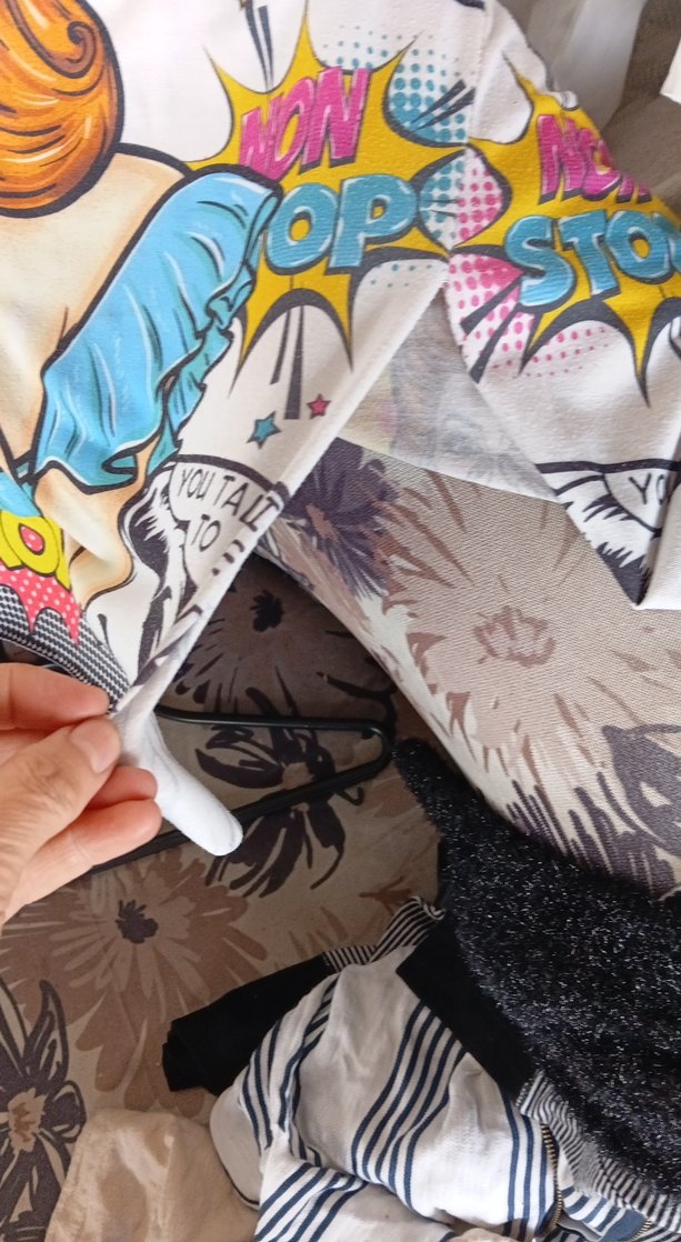 Renkli Pop Art Desenli Kadın Tişört - Görsel 3