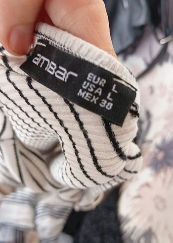 Çizgili V Yaka Askılı Kısa Atlet - Görsel 2