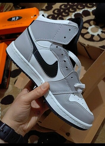 Nike Sıfır depodan kalanlar