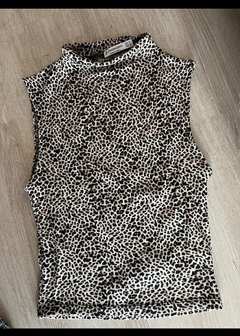 s Beden Bej Leopar Desenli Kolsuz Crop Top