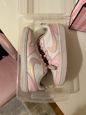 40 Beden Nike Court Borough Low Recraft