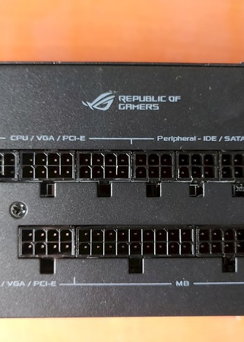 Kırmızı ROG Strix Güç Kaynağı Ünitesi - Görsel 3