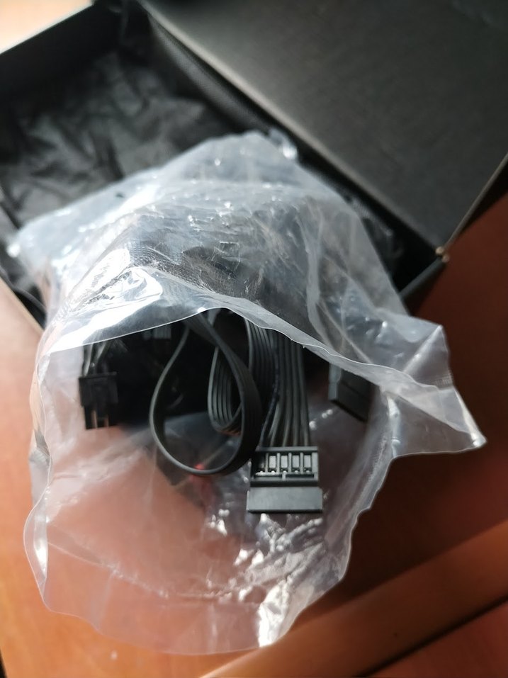 Kırmızı ROG Strix Güç Kaynağı Ünitesi - Görsel 5