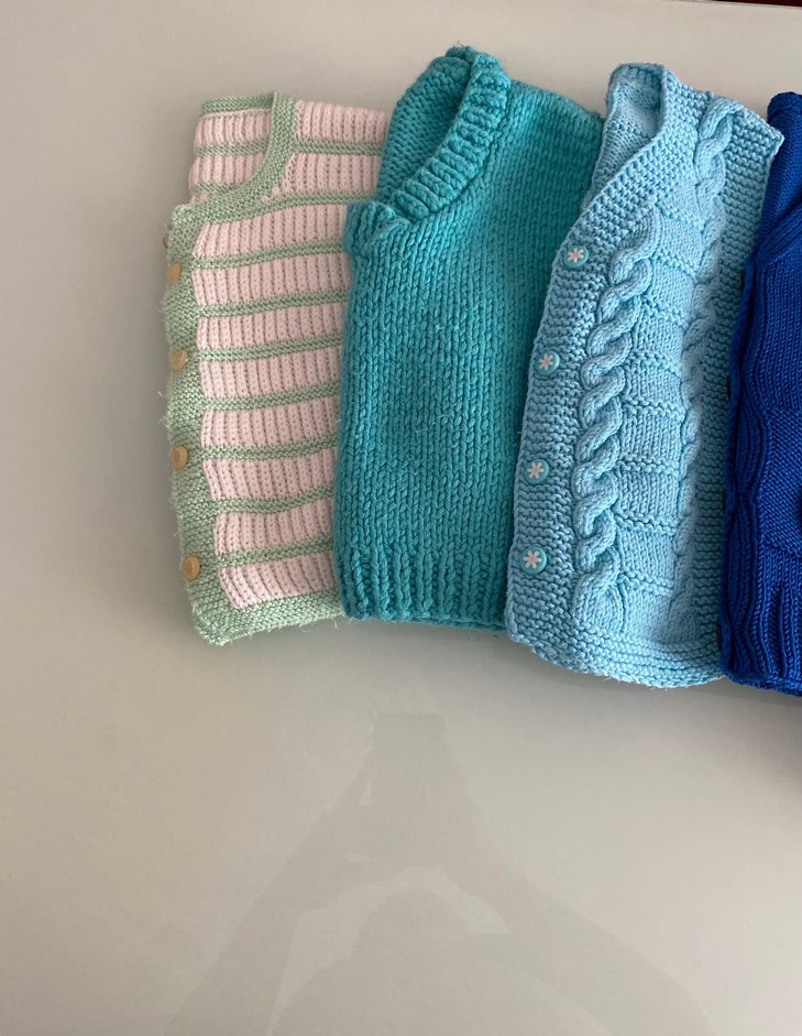 Erkek Çocuk Renkli Örgü Yelekler - Görsel 3