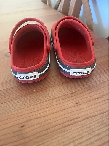 22 Beden kırmızı Renk Crocs