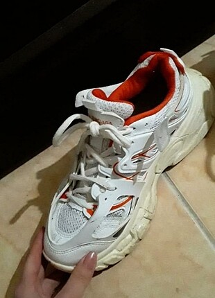 Balenciaga 2 3 kere giyildi temiz 