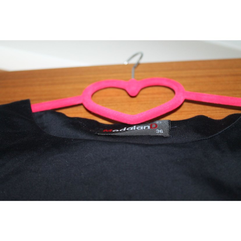 Kolsuz Fırfırlı Siyah Midi Elbise - Görsel 4