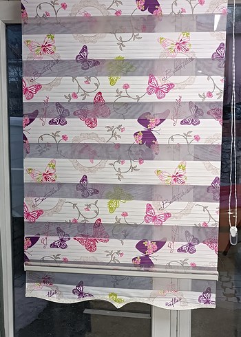 Çiçek ve Kelebek Desenli Çok Renkli Zebra Perde - Görsel 2