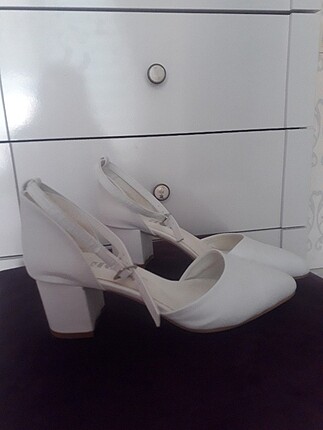 38 Beden Beyaz orta topuklu ayakkabı 