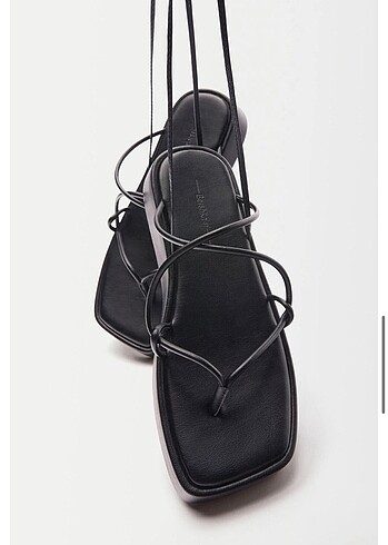 bershka siyah bağcıklı sandalet