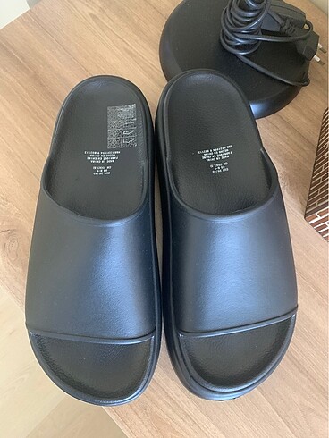 H&M H&M havuz terliği