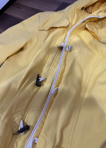 Sarı Midi Düğmeli Kadın Yağmurluk - Görsel 3