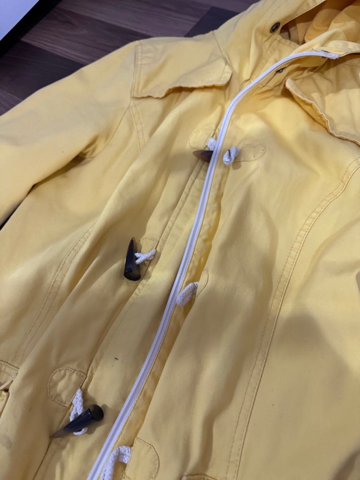 Sarı Midi Düğmeli Kadın Yağmurluk - Görsel 3