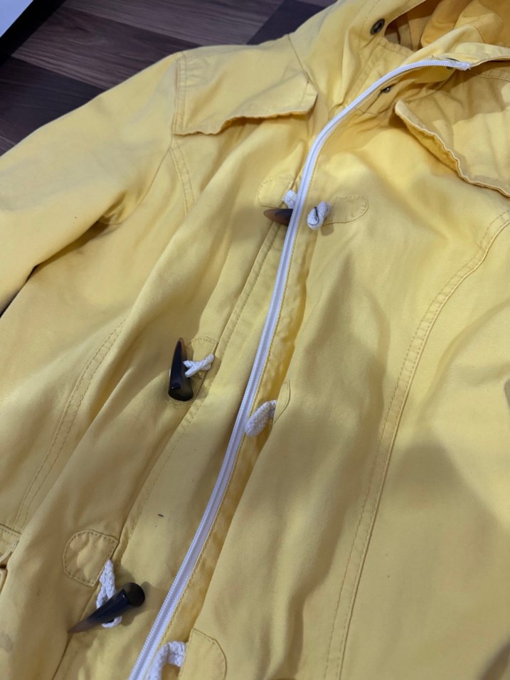 Sarı Midi Düğmeli Kadın Yağmurluk - Görsel 2